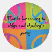 ピースサインのモチーフのラウンドシール ラウンドシール (正面)