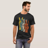 ピースサインの手 Tシャツ (正面フル)