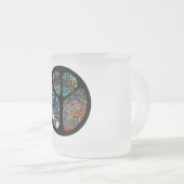 ピースサインツリーフクロウカラフルデザイン フロストグラスマグカップ (正面右)