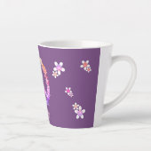 ピースサイン(カラフルフラワー付き)、パーソナライズされた文字 カフェラテマグ (右)