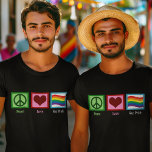 ピースラブゲイプライドなびくレインボー国旗 Tシャツ<br><div class="desc">この平和サイン、ハート、虹でゲイの権利をサポート。平和のサインとハートの横に美しいレインボーの旗を持つかわいらしかわいいLGBTQティー。かわいらしカラフル</div>