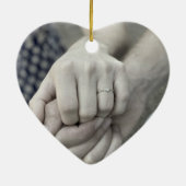 ピースラブジョイ文字クリスマスホリーフォトハート セラミックオーナメント (裏面)