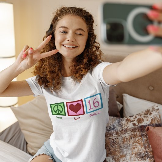 ピースラブスウィート16かわいい16誕生日女の子 Tシャツ