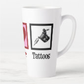 ピースラブタトゥーかわいいタトゥーアーティストガン カフェラテマグ (右)