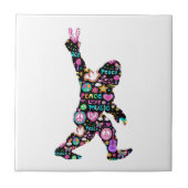 ピースラブビッグフートヒッピーおもしろいビッグフート恋人 タイル (正面)