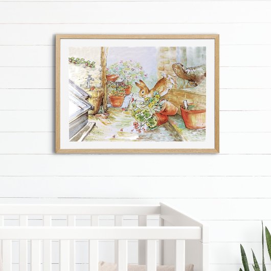 ピーターうさぎが庭の物置で転がる フォトプリント           