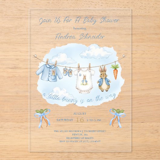 ピーターうさぎのキュートな衣類ラインのベビーシャワー アクリル招待状 (正面)