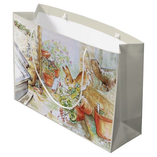 ピーターのうさぎが庭で転がり落ちた小屋 ラージペーパーバッグ (裏面アングル)