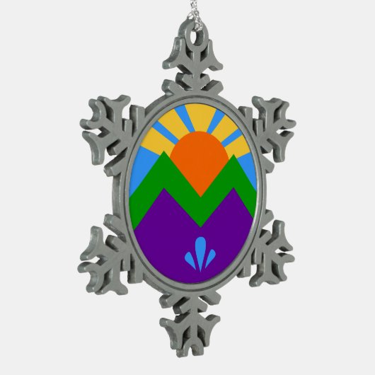 ピータースノーフレークオーナメントとマニトゥート春 スノーフレークピューターオーナメント (左)