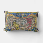 ピーター・アピアンによる古代ハート型世界地図 1520 ランバークッション (正面)