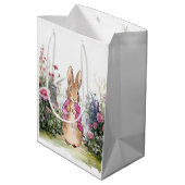 ピーター・ザ・ラビットピンクの上着を庭で ミディアムペーパーバッグ (裏面アングル)