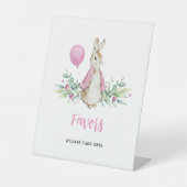 ピーター・ラビットが望む 台座サイン (正面)