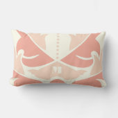 ピーチとコーラルダマモダンスク枕 ランバークッション (正面)