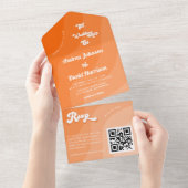 ピーチオレンジレトロウェーブGroovy 70s QRコード結婚s オールインワン招待状 (貼ってはがせる)
