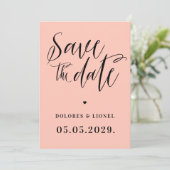 ピーチスクリプト ミニマリスト セーブ・ザ・デート 招待状 (スタンド正面)