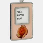 ピーチバラオレンジ花の写真 シルバープレートフレームオーナメント (右)