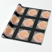 ピーチピンクイエローローズデザインオンブラックバックグラウンド ラッピングペーパー (アンロールド)