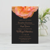 ピーチピンクイエローローズデザインオンブラック結婚ズ 招待状 (スタンド正面)