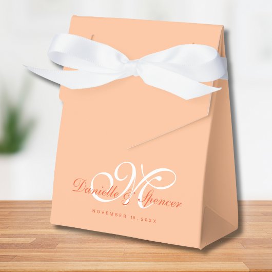 ピーチファズモノグラムのカスタムウェディング フェイバーボックス