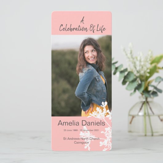 ピーチホワイトフローラお祝いのライフフォトカード 招待状 (スタンド正面)