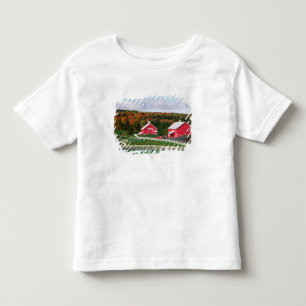 ピーチャム近くのバーモント州にある農場。リリース トドラーTシャツ
