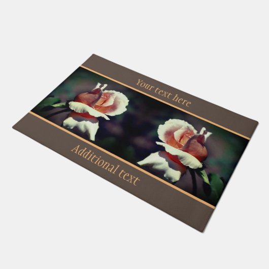 ピーチローズブドフラワークローズアップパーソナライズされた ドアマット (アングル)