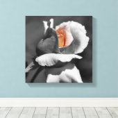 ピーチローズブドブラックアンドホワイトパーシャルカラー キャンバスプリント (インサイチュ (ウッドフロア))