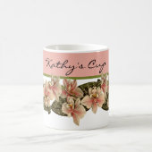 ピーチヴィンテージオーキッドボタニカルイメージモノグラム コーヒーマグカップ (中央)