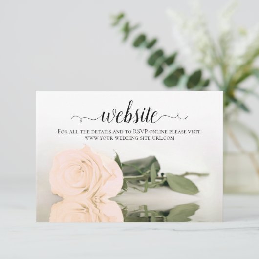ピーチ淡い色のバラエレガントなウェディングサイト エンクロージャーカード (スタンド正面)