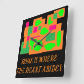 ピーチ状頭が切れるのオレンジと石灰色のピンクの黒 スクエア壁時計 (傾斜)