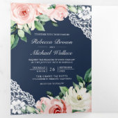 ピーチ素朴フローラレースネイビーブルーQRコード結婚ズ 三つ折り招待状 (内部最初)