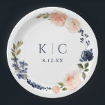 ピーチ&ネイビーブルーボタニカルガーデンブライダルシャワー ペーパープレート<br><div class="desc">ブライダルシャワーナプキンとピーチ&ネイビーブルーフローラリースユニーク：これらのブライダルシャワーナプキンはピンクの桃とダークブルーの植物性葉のと花が新郎新婦のモノグラムを囲んです。自分のテキストに変更する。テキストの色や背景色も変更できる！</div>