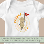 ピーナッツ2.0 - ピーナッツの旗Tシャツを着た笑顔のピーナッツ ベビーボディスーツ