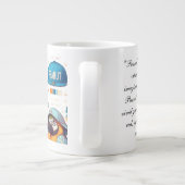 「ピーナッツ」は想像力鮮やかに富んだビジュアルを作り出す。 ジャンボコーヒーマグカップ (裏面)