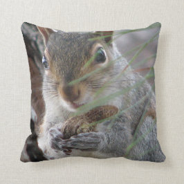 ピーナツ生意気な装飾者を持つかわいいリス クッション