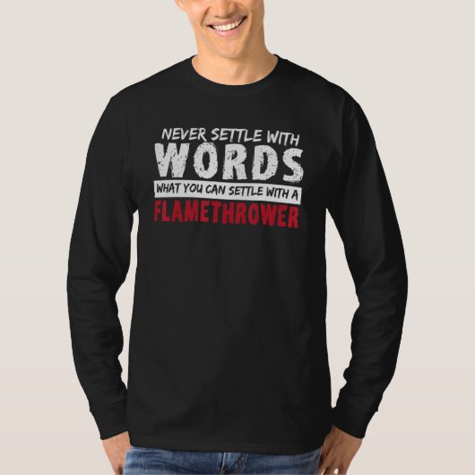 ファイアガンおもしろいフラメスロワー – 火工炎 Tシャツ (正面)