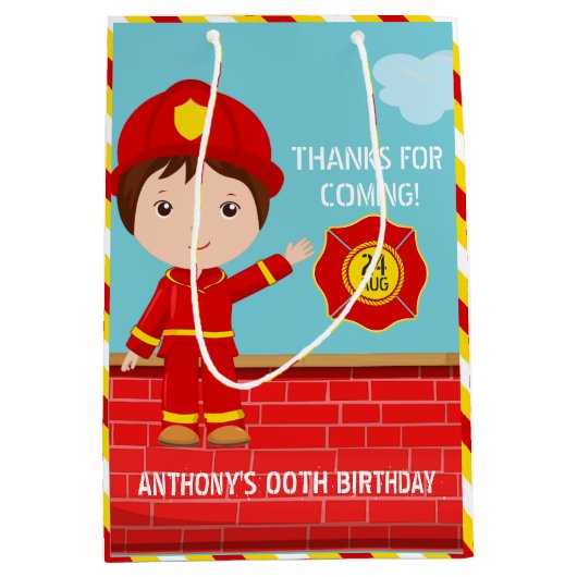 ファイアファイターをテーマにしたバースデーパーティーゲストのお願い ミディアムペーパーバッグ (正面)