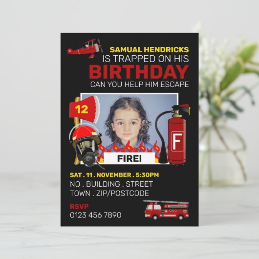 ファイアファイターをテーマにした脱出ルーム、バースデーパーティー 招待状 (スタンド正面)