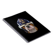 ファイアファイターヘルメットをかぶった不機嫌そうなイギリスのブルドッグ ノートブック (右側)