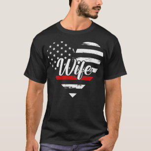 ファイアファイター妻ハート薄い赤線アメリカ国旗 Tシャツ