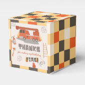 ファイアファイター誕生日のお気に入りボックス | Fire Birthday フェイバーボックス (正面サイド)