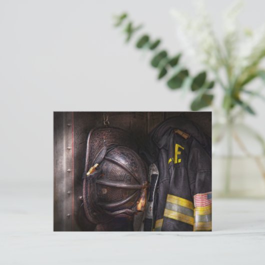 ファイアマン擦り切れた – および使用 ポストカード (スタンド正面)