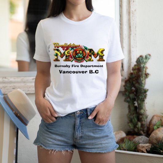 ファイアーファイターママがヒーローを支持する Tシャツ