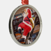 ファイア・エスケープのサンタクロース メタルオーナメント (右)