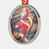 ファイア・エスケープのサンタクロース メタルオーナメント (左)