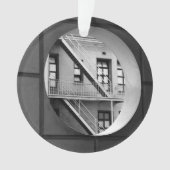 ファイア・エスケープを用いる円 オーナメント (正面)