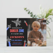 ファイタージェット誕生日ブラックレッドブルーグレーw写真 招待状 (スタンド正面)