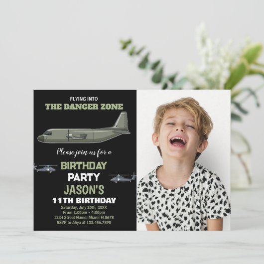 ファイタージェット誕生日招待状グリーンブラック写真 招待状 (スタンド正面)