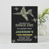 ファイタージェット誕生日招待状ダークグリーンブラック 招待状 (スタンド正面)