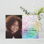 ファイブズはヴィベ5番ポートレート誕生日招待状 招待状 (スタンド正面)